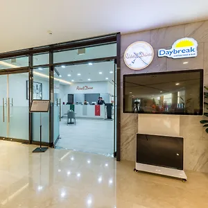 Howard Johnson By Wyndham Airport Hotel