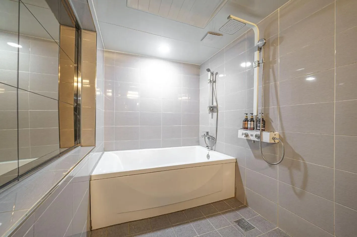 Carlton Hotel Inczhon 3*,