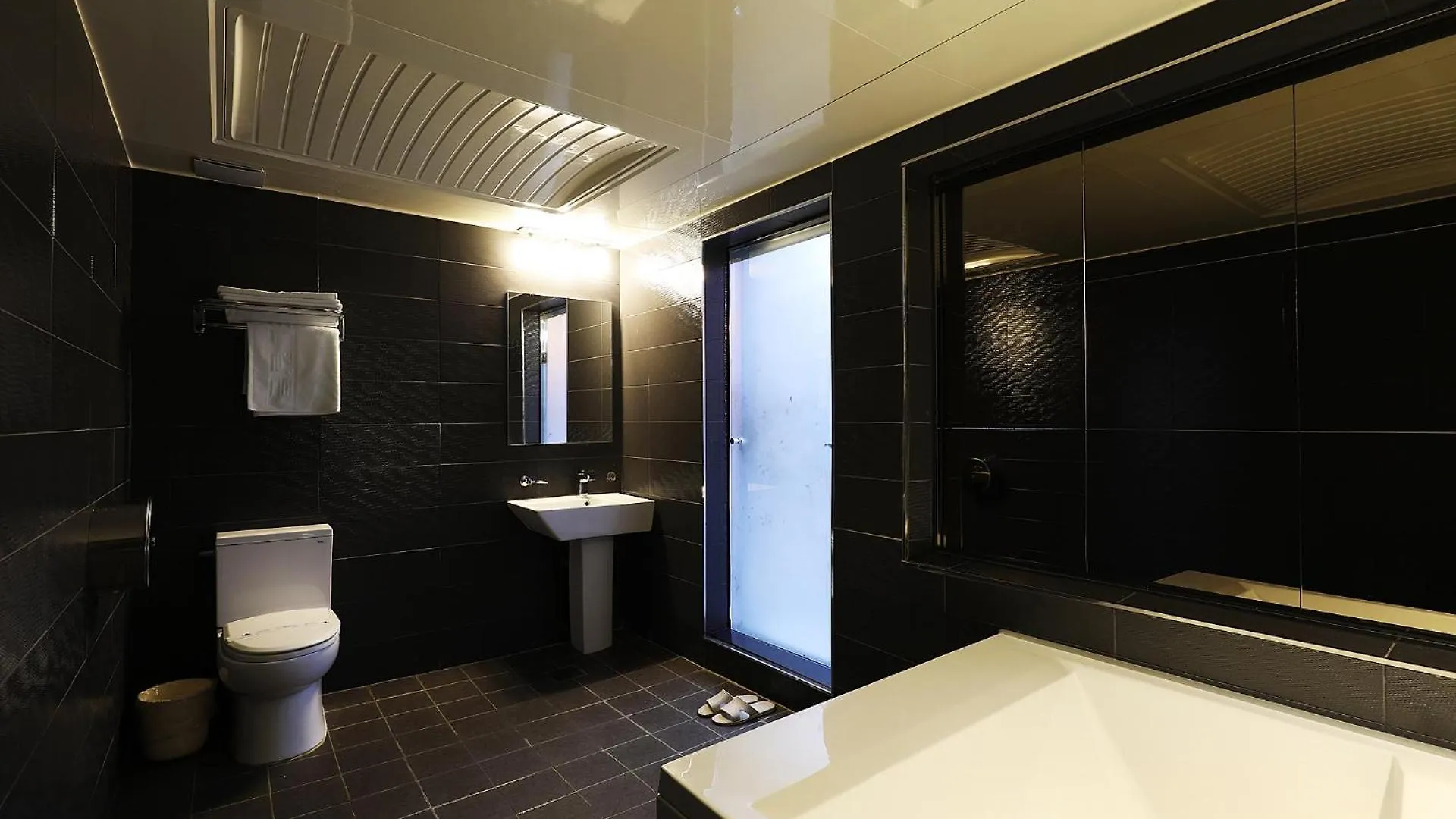 Carlton Hotel Inczhon